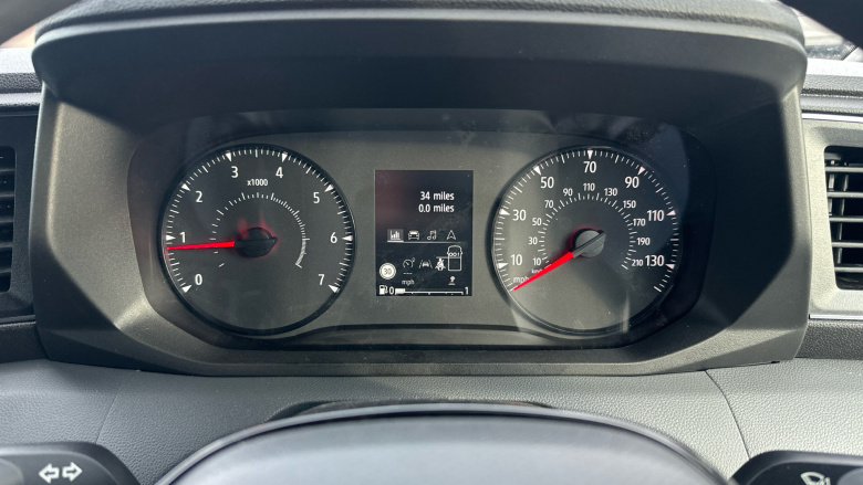 Renault Master Mwb Diesel Fwd MM35 Blue dCi 130 Advance Medium Roof Van